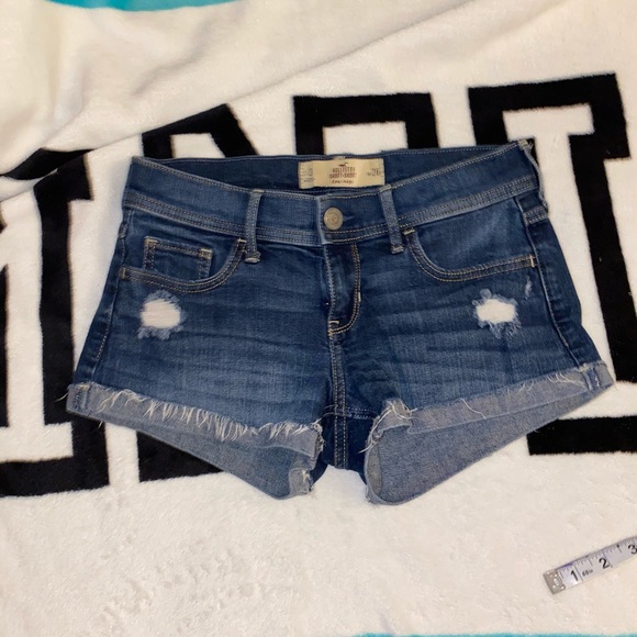Hollister Pants - HOLLISTER SHORT-SHORT low rise SIZE 3